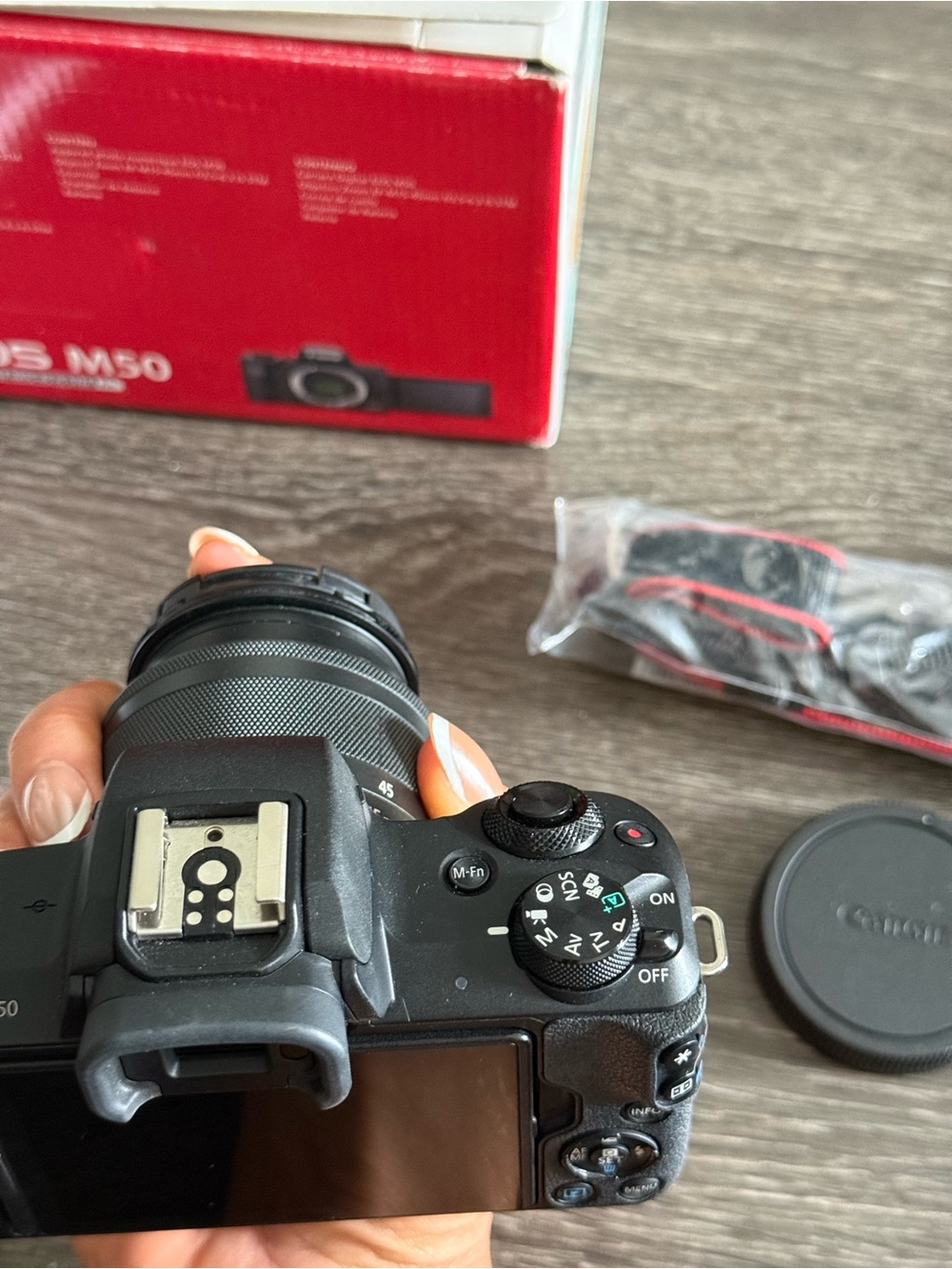 Canon EOS m50 Camera with Interchangeable Lens - Picture 12 of 16